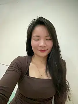 Bee Yellow00 online show from 03.16.26