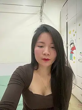 Bee Yellow00 online show from 03.17.26