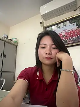 Bee Yellow00 online show from 03.25.26