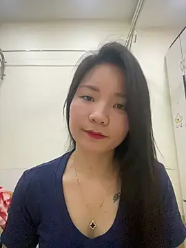 Bee Yellow00 online show from 03.30.26