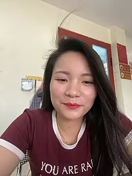 Snapshot of Bee_Yellow00 chatting on 06.23.26 Bee Yellow00 online show from 06.23.26