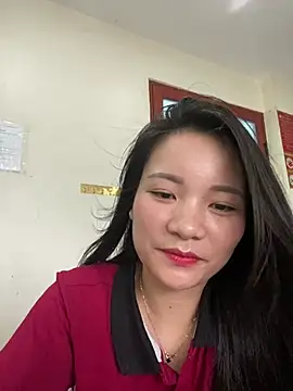 Snapshot of Bee_Yellow00 chatting on 06.30.26 Bee Yellow00 online show from 06.30.26