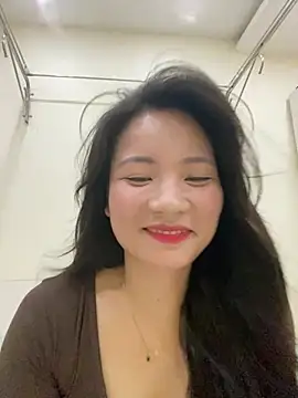 Snapshot of Bee_Yellow00 chatting on 07.17.26 Bee Yellow00 online show from 07.17.26