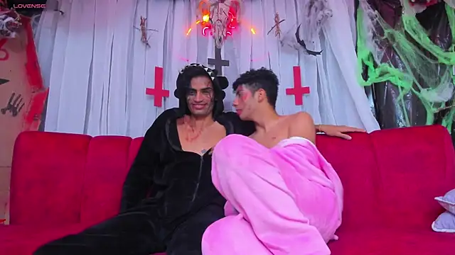 Snapshot of huntboyss chatting on 10.25.25 huntboyss online show from 10.25.25