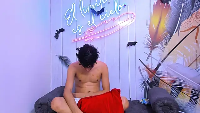 Snapshot of huntboyss chatting on 11.23.25 huntboyss online show from 11.23.25