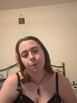 Latexaddictx  online show from 10.25.25