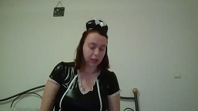 Latexaddictx  online show from 11.22.25