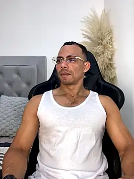 Snapshot of jony_Oconnor chatting on 01.10.26 jony Oconnor online show from 01.10.26