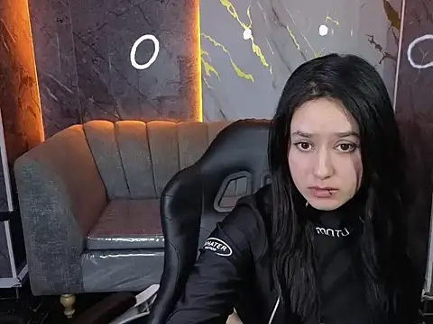 Snapshot of Aleja05_b chatting on 10.23.25 Aleja05 b online show from 10.23.25