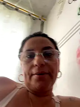 Snapshot of SexyMILF_Co chatting on 11.12.25 SexyMILF Co online show from 11.12.25