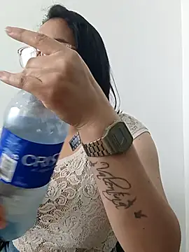 Snapshot of Caroline-17 chatting on 11.04.25 Caroline-17 online show from 11.04.25