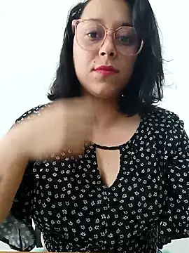 Snapshot of Caroline-17 chatting on 11.10.25 Caroline-17 online show from 11.10.25