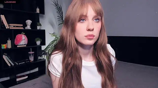 Snapshot of TessaStruble chatting on 11.02.25 TessaStruble online show from 11.02.25