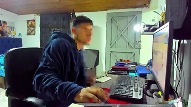 Snapshot of Malek_Ivonny chatting on 11.08.25 Malek Ivonny online show from 11.08.25