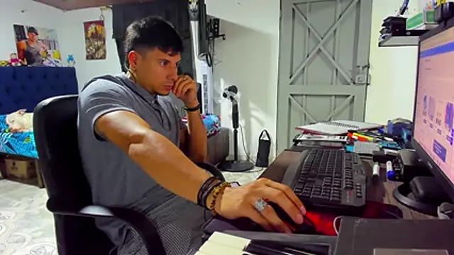 Snapshot of Malek_Ivonny chatting on 11.11.25 Malek Ivonny online show from 11.11.25