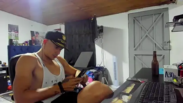 Snapshot of Malek_Ivonny chatting on 02.12.26 Malek Ivonny online show from 02.12.26