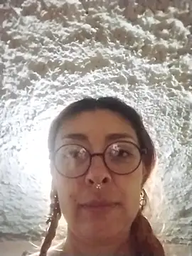 Snapshot of EmilyyRed chatting on 11.28.25 EmilyyRed online show from 11.28.25