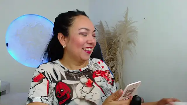 Yadis hot online show from 10.31.25