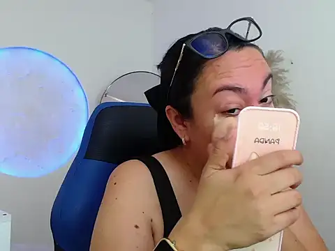 Yadis hot online show from 12.18.25