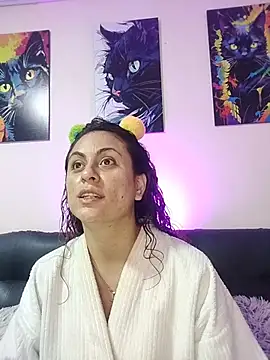 Caroline Jons online show from 10.29.25