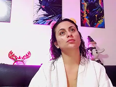 Caroline Jons online show from 11.25.25