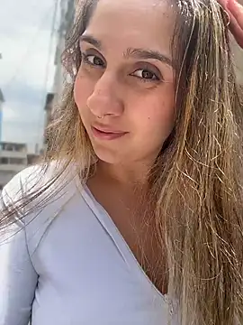 sarah honey   online show from 04.14.26