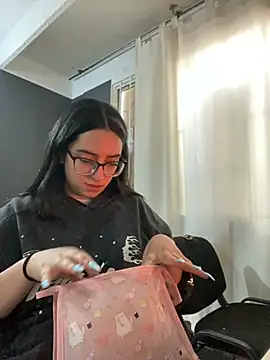 Kloe Novoa online show from 11.12.25