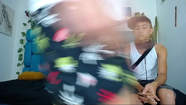 Hot Boys Latinos X online show from 01.13.26