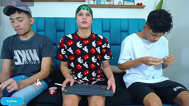 Hot Boys Latinos X online show from 04.18.26