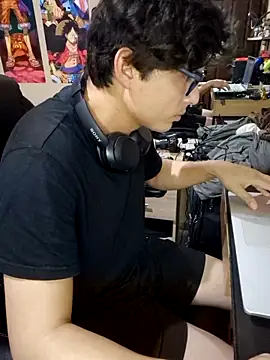 Ais B10 online show from 04.15.26