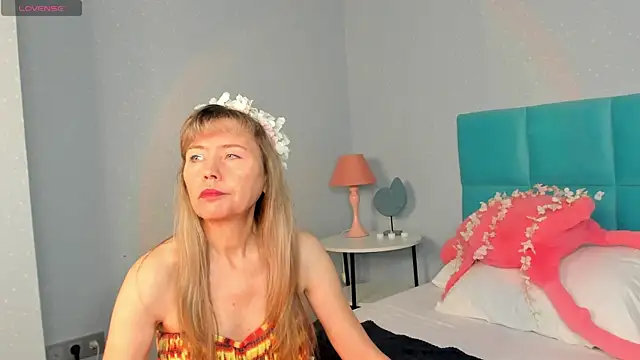 Carla Vogue online show from 11.09.25