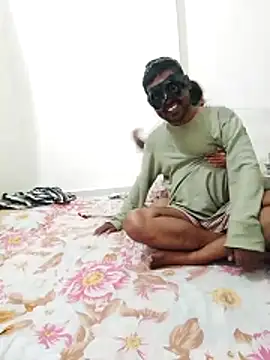 Snapshot of Fucking_Naughty_Couple chatting on 11.29.25 Fucking Naughty Couple online show from 11.29.25