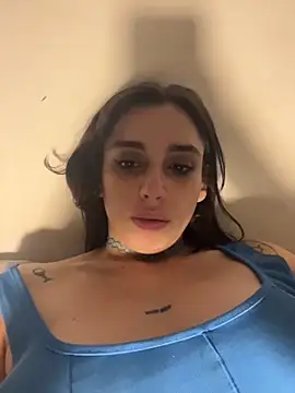 Snapshot of gigi333regi chatting on 11.28.25 gigi333regi online show from 11.28.25