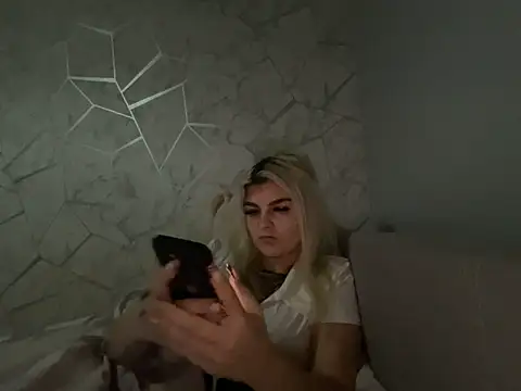 rosie-hipstergal online show from 11.21.25