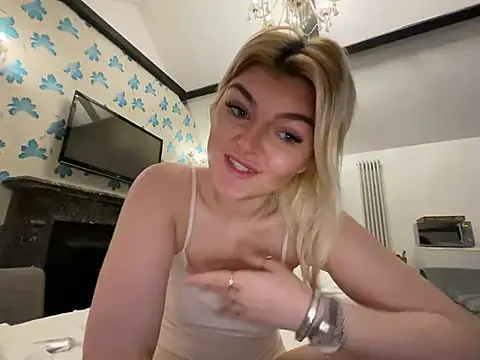 rosie-hipstergal online show from 03.23.26