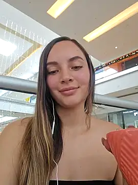 Snapshot of sophie-06 chatting on 11.25.25 sophie-06 online show from 11.25.25