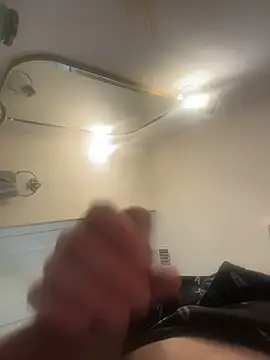 Snapshot of slimshadypt2 chatting on 12.15.25 slimshadypt2 online show from 12.15.25