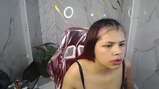 Snapshot of Little_cherry_b chatting on 10.26.25 Little cherry b online show from 10.26.25