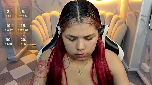 Snapshot of Little_cherry_b chatting on 10.29.25 Little cherry b online show from 10.29.25