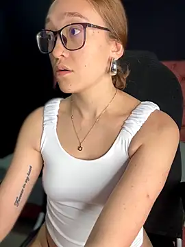 Snapshot of Susan-Miller chatting on 10.27.25 Susan-Miller online show from 10.27.25