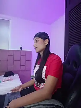 YeseniaRodriguez3 online show from 04.14.26