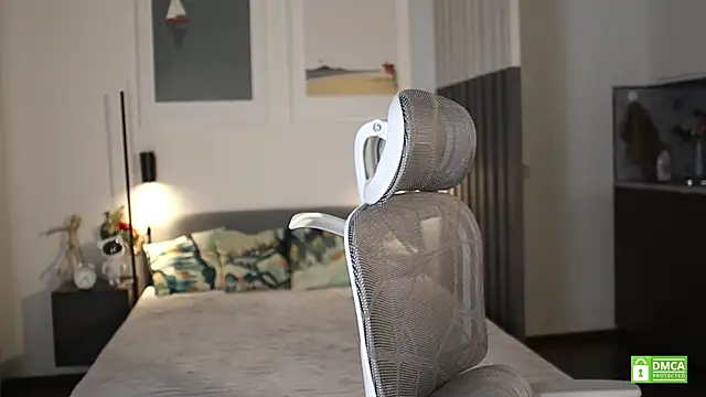 Snapshot of amelie_shine chatting on 11.09.25 amelie shine online show from 11.09.25