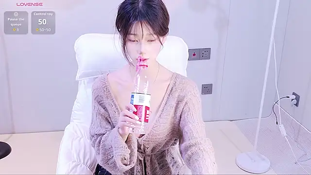 Snapshot of xiaoxi---n chatting on 04.08.26 xiaoxi---n online show from 04.08.26