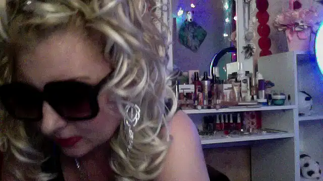 xHot Amazonq online show from 12.03.25