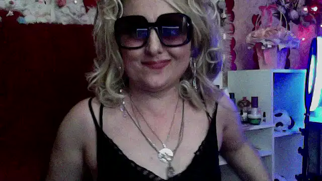 xHot Amazonq online show from 03.26.26