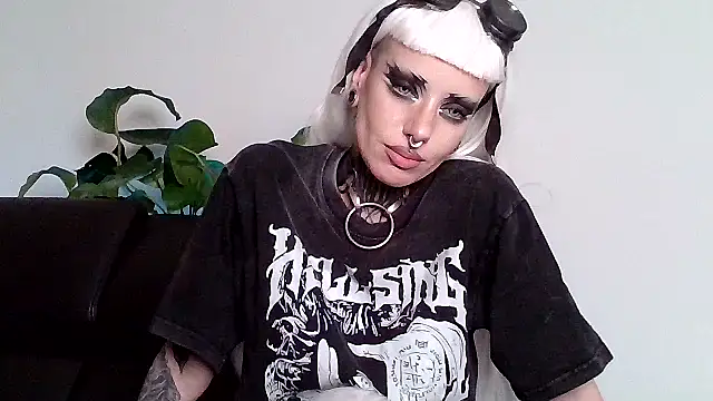 Snapshot of eva_nexus chatting on 11.03.25 eva nexus online show from 11.03.25