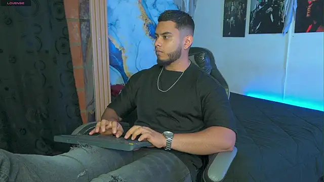 Tiler wolker online show from 11.27.25