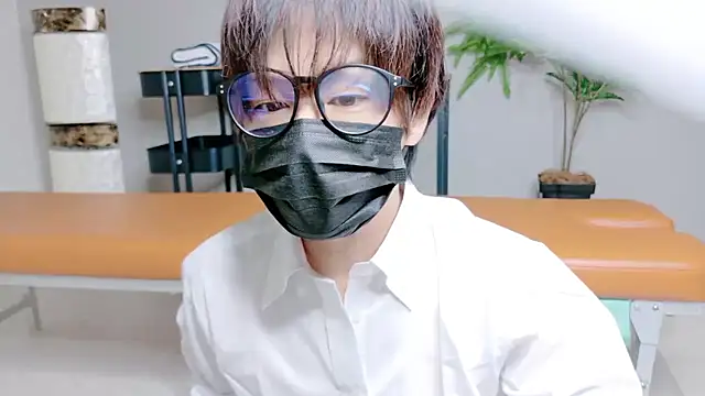 Snapshot of osu-nari_kun chatting on 11.19.25 osu-nari kun online show from 11.19.25