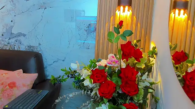 Nayla Monroee online show from 11.18.25