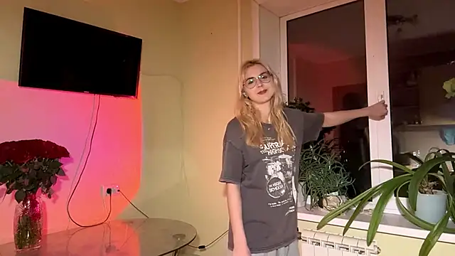 LatanyaRein online show from 11.30.25